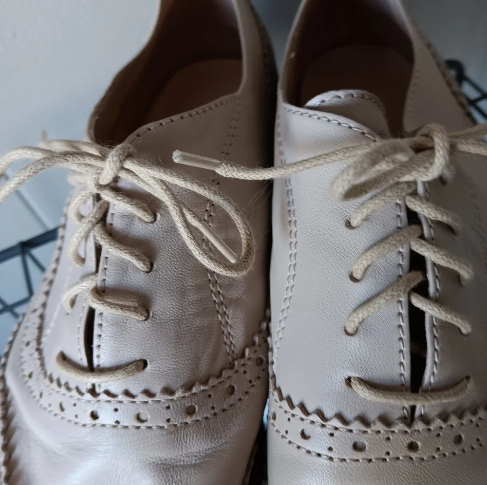 Garnet Hill Women's Taupe Leather Wingtip Oxfords